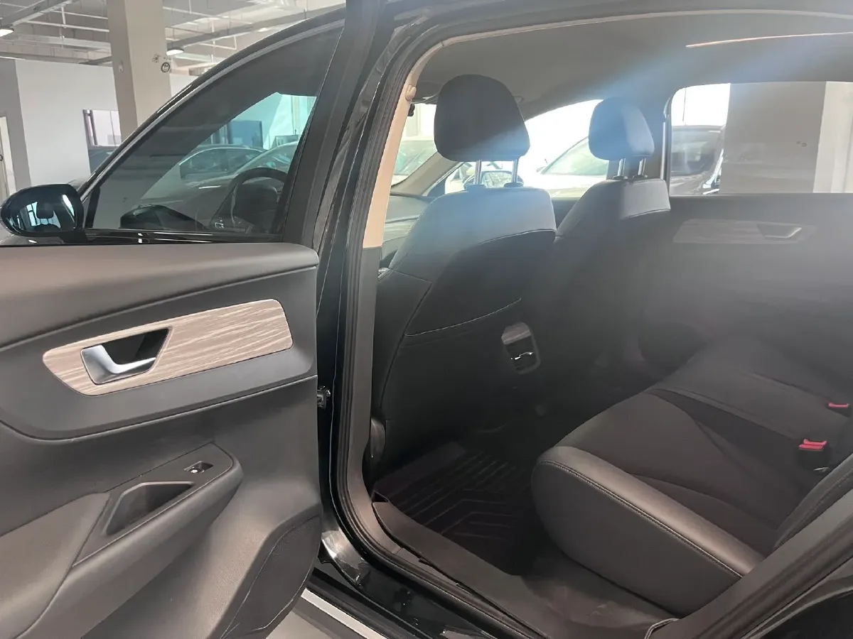 2024 HongQi E-QM5 BEV 72KWH,autocango,china used car exporter,china ev exporter,chinese used car exporter,chinese used ev exporter