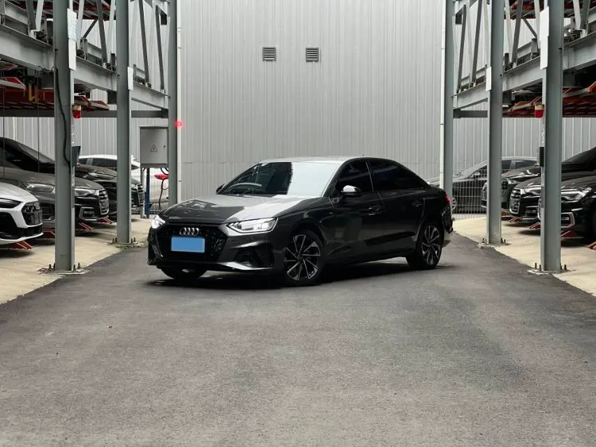 2022 Audi A4L 2.0T 190HP L4 7DCT,autocango,china used car exporter,china ev exporter,chinese used car exporter,chinese used ev exporter