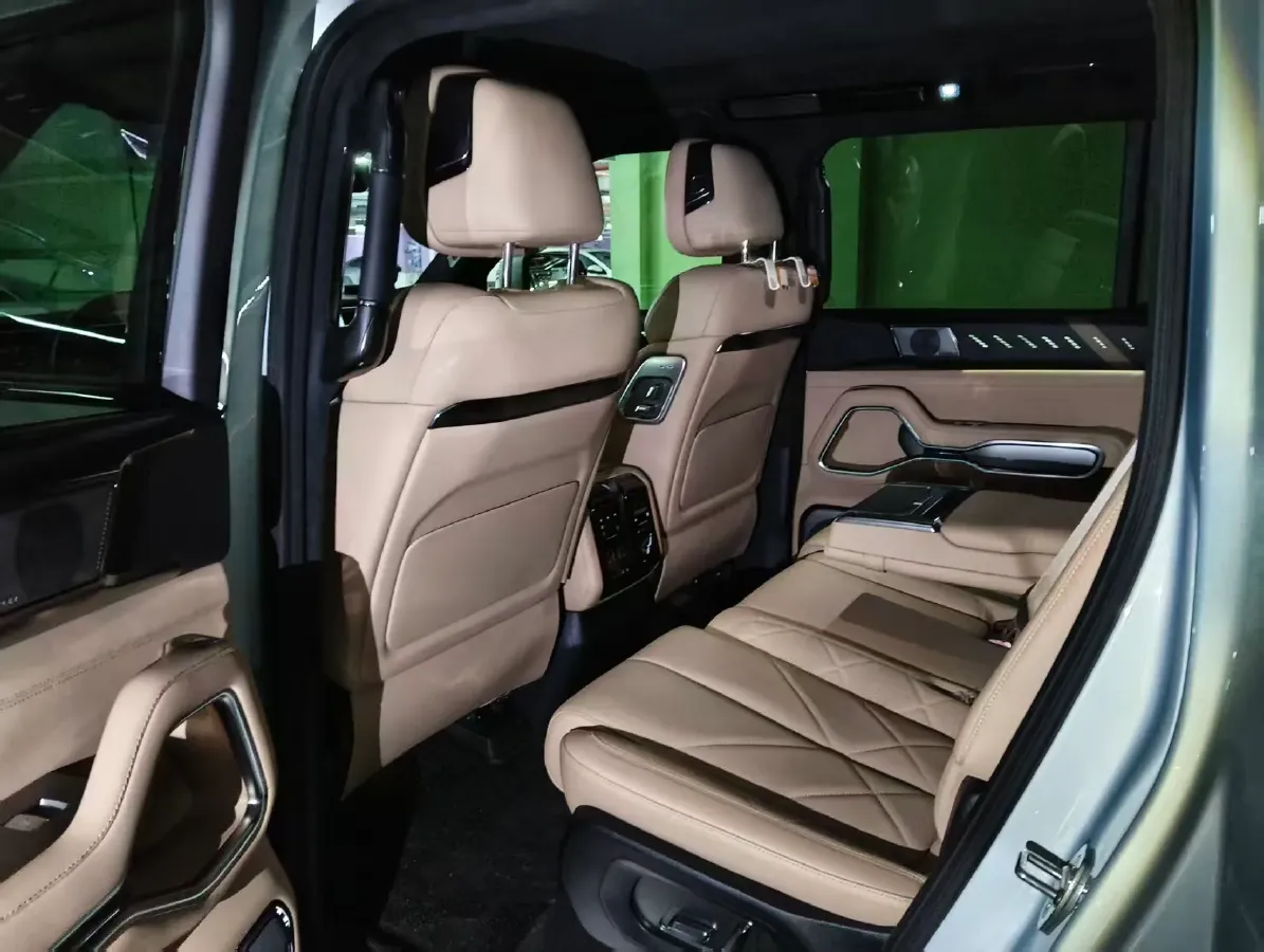 2025 FangChengBao Bao 8 2.0T 245HP L4 E-CVT PHEV 36.8KWH,autocango,china used car exporter,china ev exporter,chinese used car exporter,chinese used ev exporter