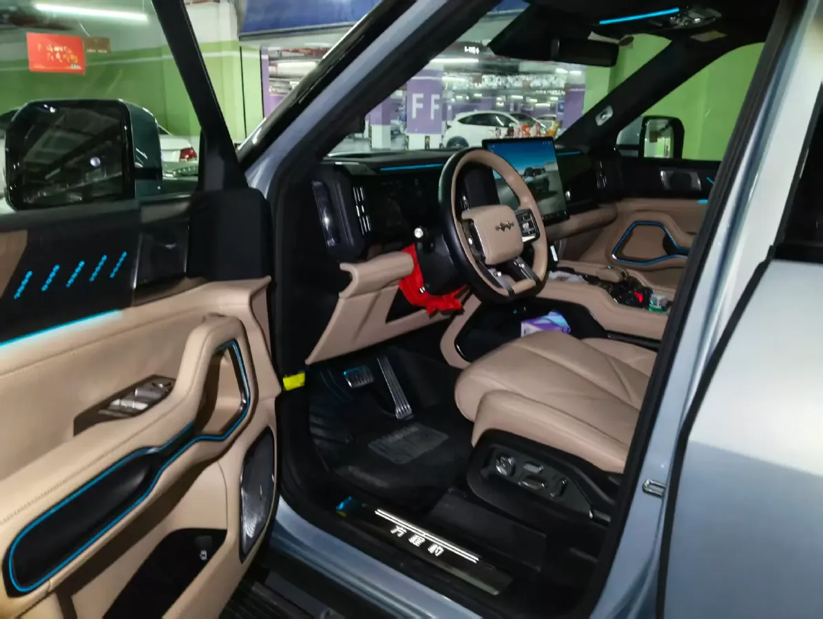 2025 FangChengBao Bao 8 2.0T 245HP L4 E-CVT PHEV 36.8KWH,autocango,china used car exporter,china ev exporter,chinese used car exporter,chinese used ev exporter