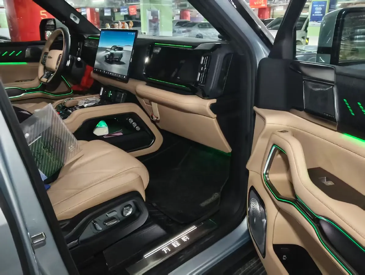 2025 FangChengBao Bao 8 2.0T 245HP L4 E-CVT PHEV 36.8KWH,autocango,china used car exporter,china ev exporter,chinese used car exporter,chinese used ev exporter