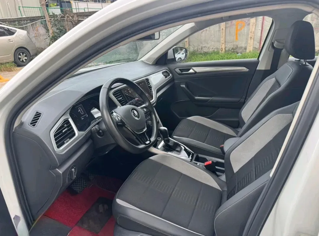 2021 Volkswagen T-Roc 1.4T 150HP L4 7DCT,autocango,china used car exporter,china ev exporter,chinese used car exporter,chinese used ev exporter