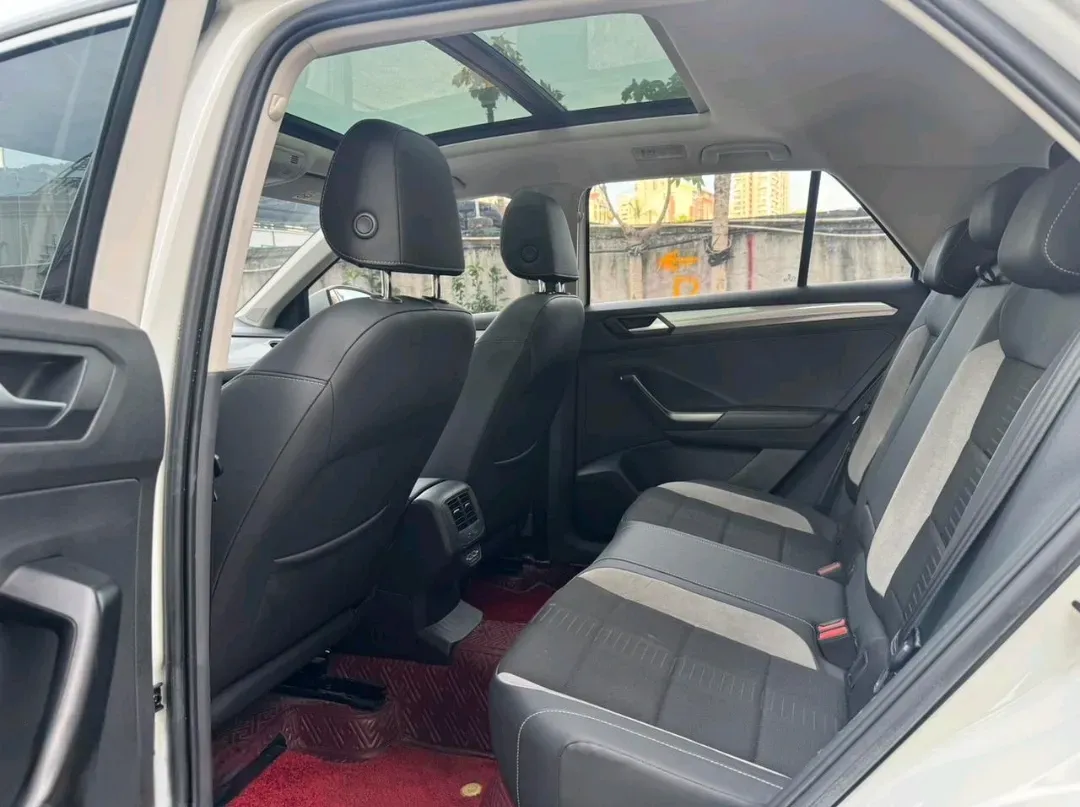 2021 Volkswagen T-Roc 1.4T 150HP L4 7DCT,autocango,china used car exporter,china ev exporter,chinese used car exporter,chinese used ev exporter