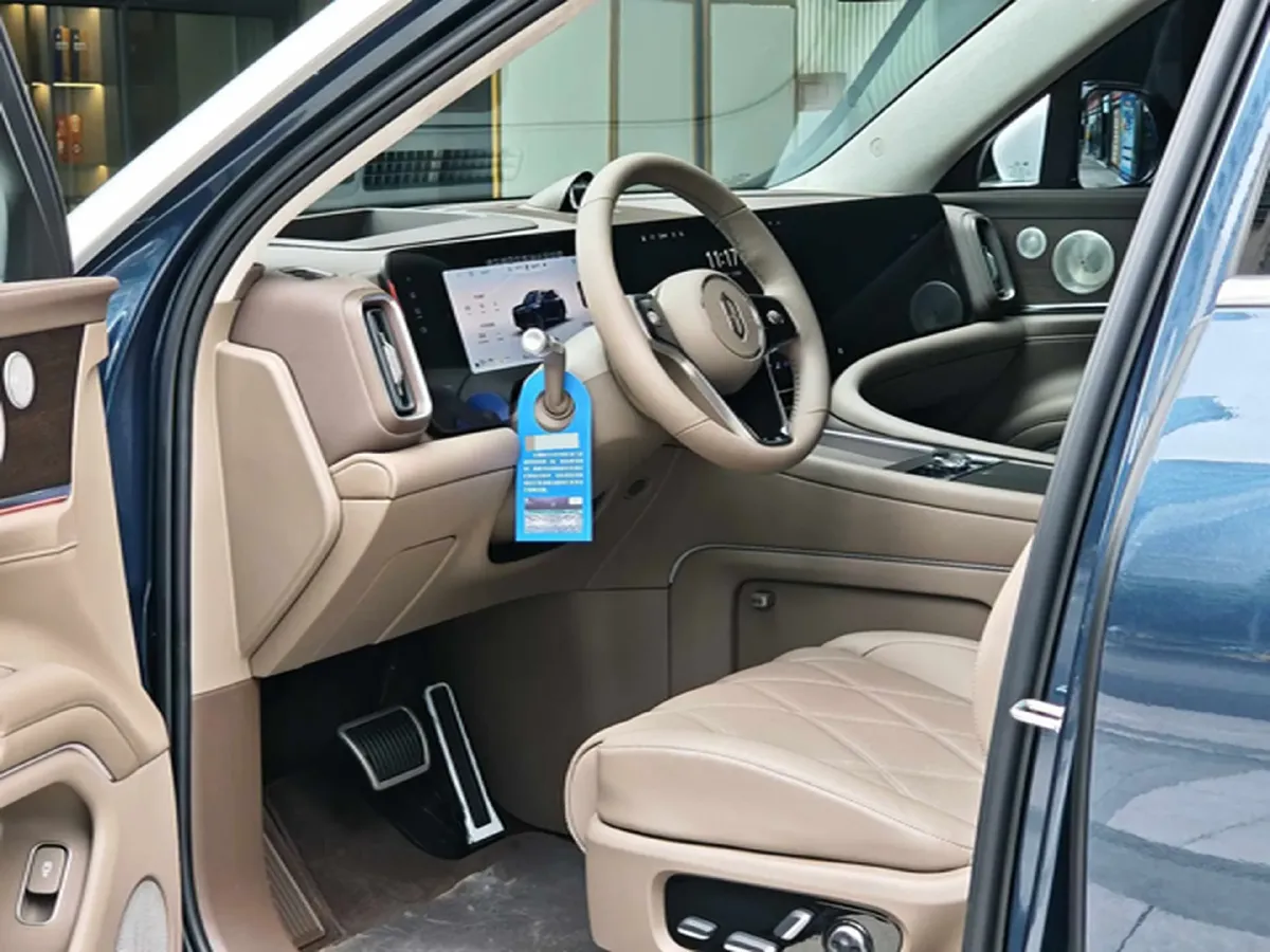 2025 AITO AITO M9 REEV 160HP REEV 52KWH,autocango,china used car exporter,china ev exporter,chinese used car exporter,chinese used ev exporter