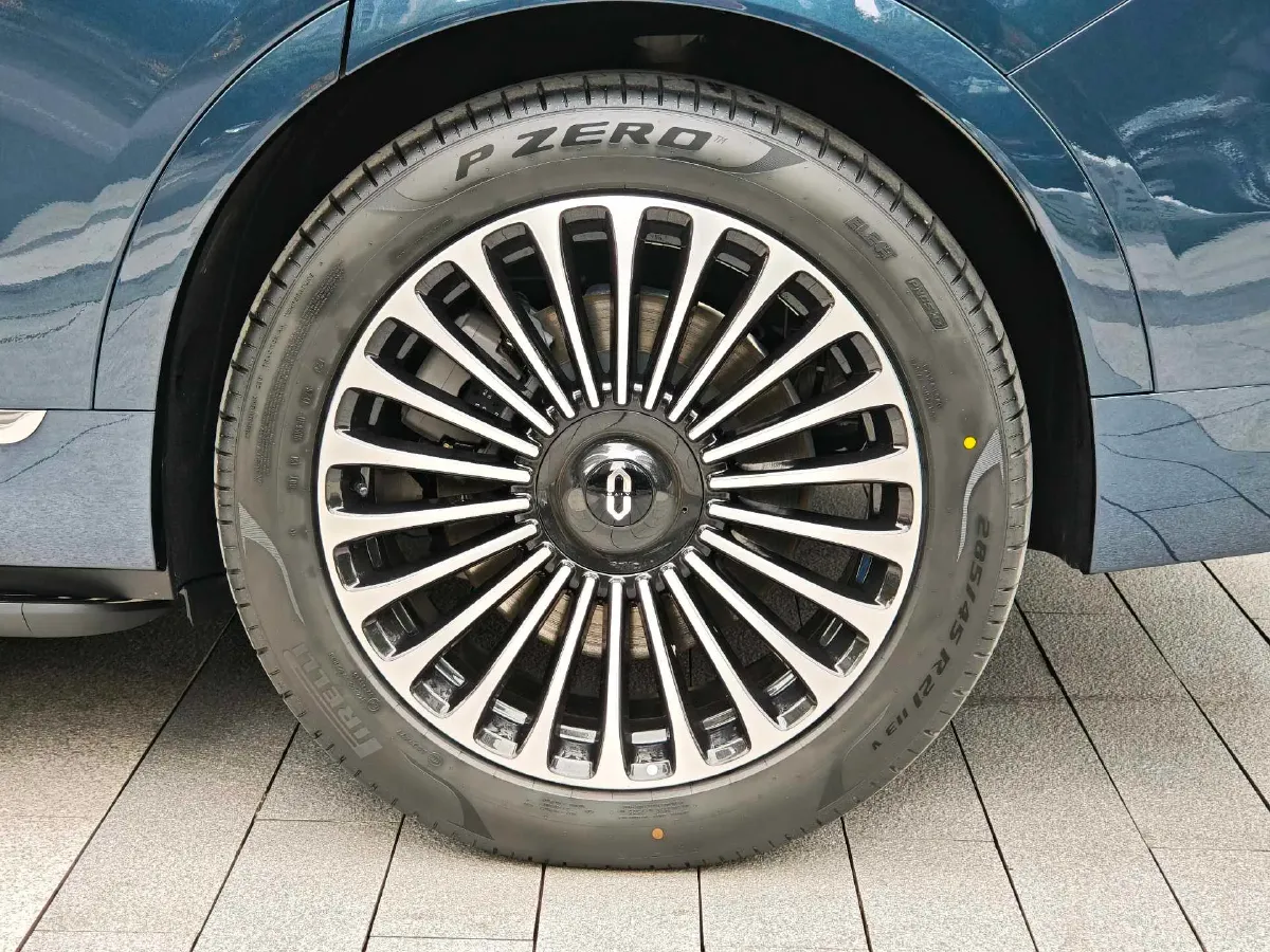 2025 AITO AITO M9 REEV 160HP REEV 52KWH,autocango,china used car exporter,china ev exporter,chinese used car exporter,chinese used ev exporter