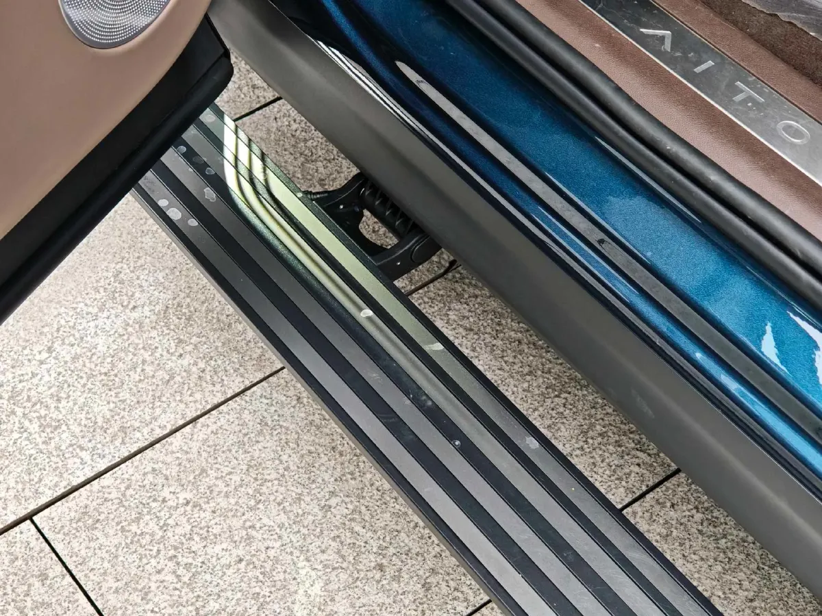 2025 AITO AITO M9 REEV 160HP REEV 52KWH,autocango,china used car exporter,china ev exporter,chinese used car exporter,chinese used ev exporter