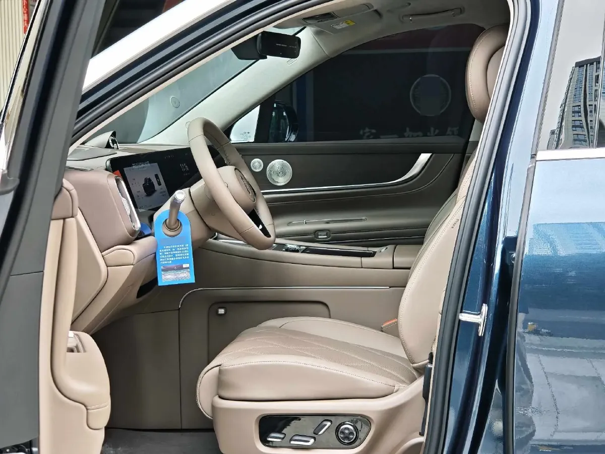 2025 AITO AITO M9 REEV 160HP REEV 52KWH,autocango,china used car exporter,china ev exporter,chinese used car exporter,chinese used ev exporter