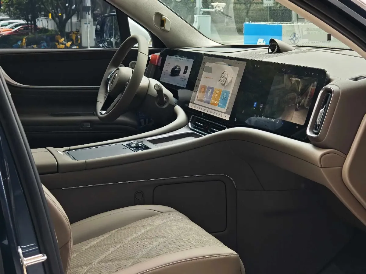 2025 AITO AITO M9 REEV 160HP REEV 52KWH,autocango,china used car exporter,china ev exporter,chinese used car exporter,chinese used ev exporter