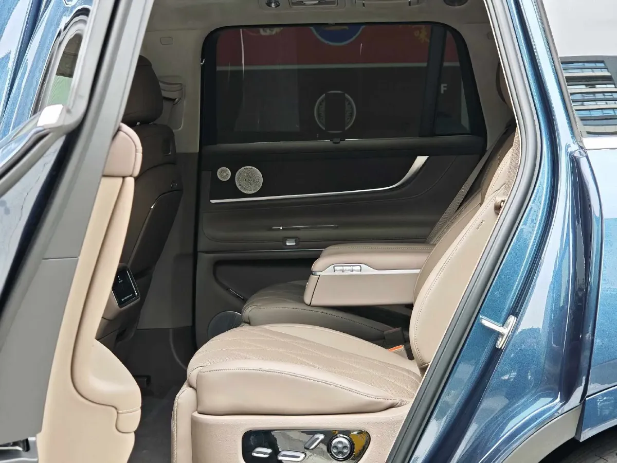 2025 AITO AITO M9 REEV 160HP REEV 52KWH,autocango,china used car exporter,china ev exporter,chinese used car exporter,chinese used ev exporter