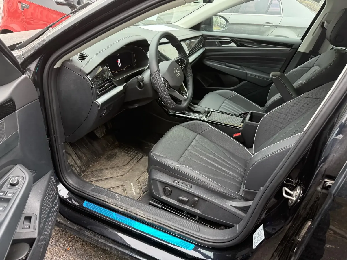 2024 Volkswagen Passat 2.0T 220HP L4 7DCT,autocango,china used car exporter,china ev exporter,chinese used car exporter,chinese used ev exporter