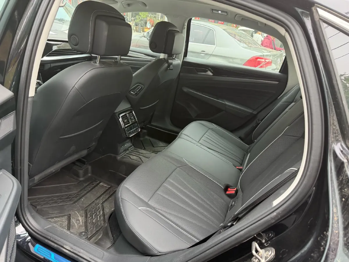 2024 Volkswagen Passat 2.0T 220HP L4 7DCT,autocango,china used car exporter,china ev exporter,chinese used car exporter,chinese used ev exporter