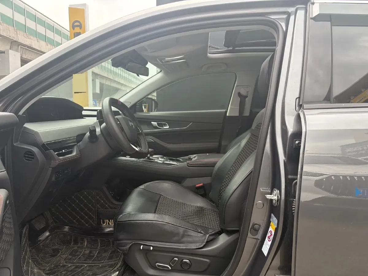 2021 ChangAn UNI-K 2.0T 233HP L4 8AT,autocango,china used car exporter,china ev exporter,chinese used car exporter,chinese used ev exporter