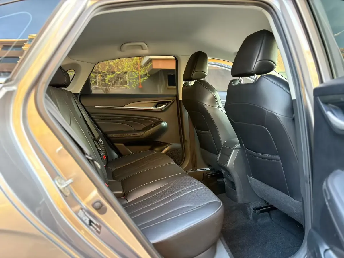 2021 ChangAn Eado 1.6L 128HP L4 5MT,autocango,china used car exporter,china ev exporter,chinese used car exporter,chinese used ev exporter