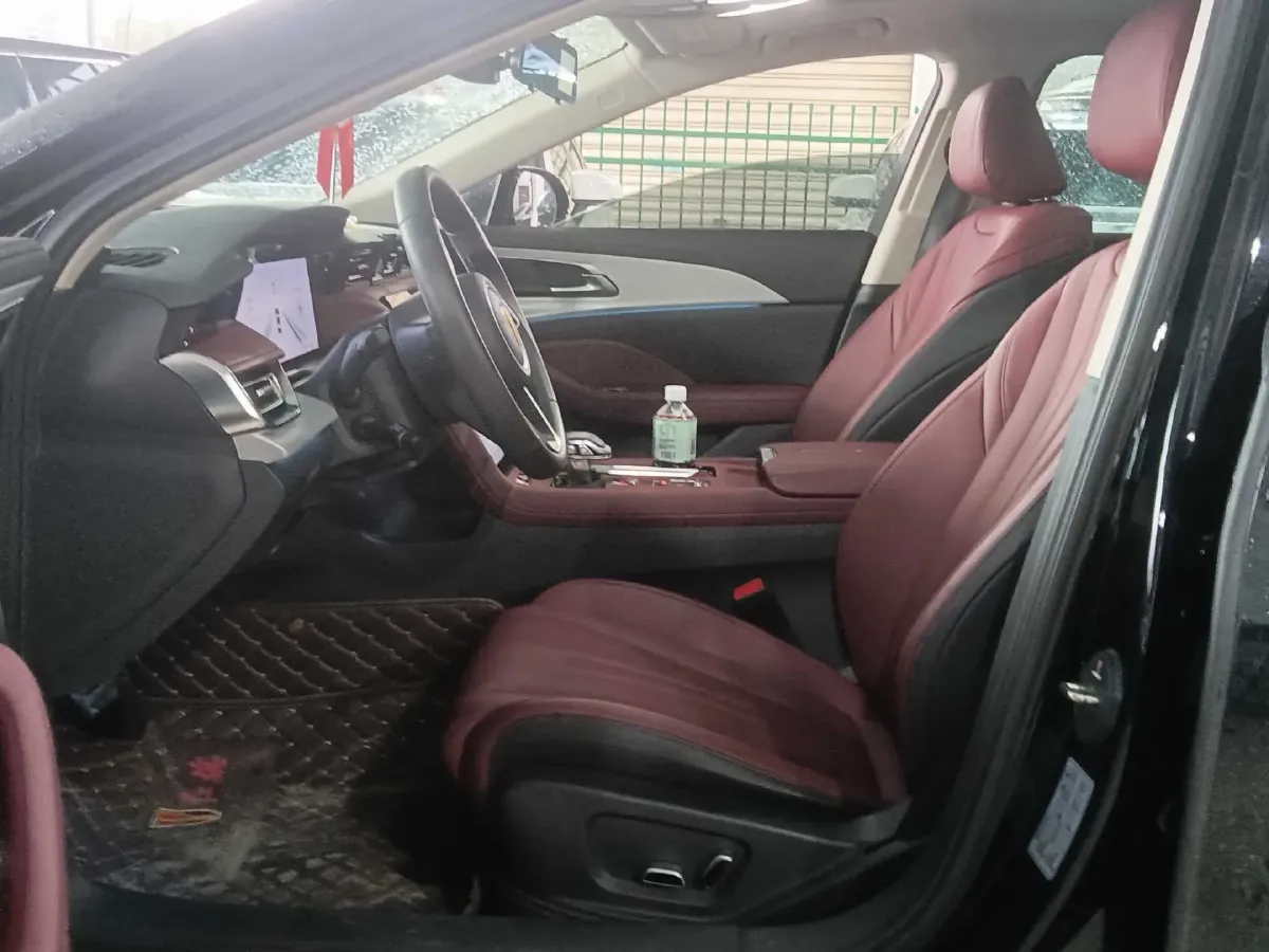 2024 HongQi H5 2.0T 224HP L4 8AT,autocango,china used car exporter,china ev exporter,chinese used car exporter,chinese used ev exporter