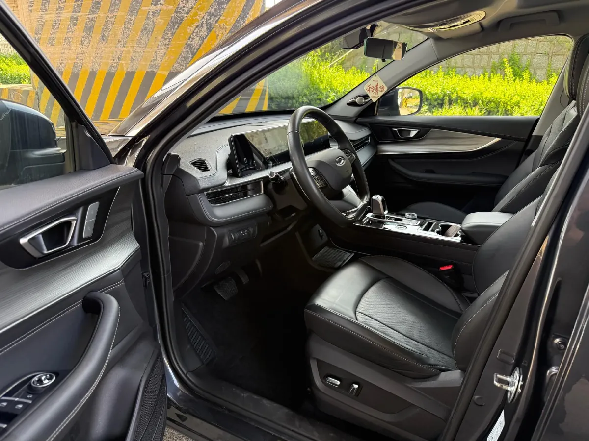 2022 Chery Tiggo 8 Plus 1.6T 197HP L4 7DCT,autocango,china used car exporter,china ev exporter,chinese used car exporter,chinese used ev exporter