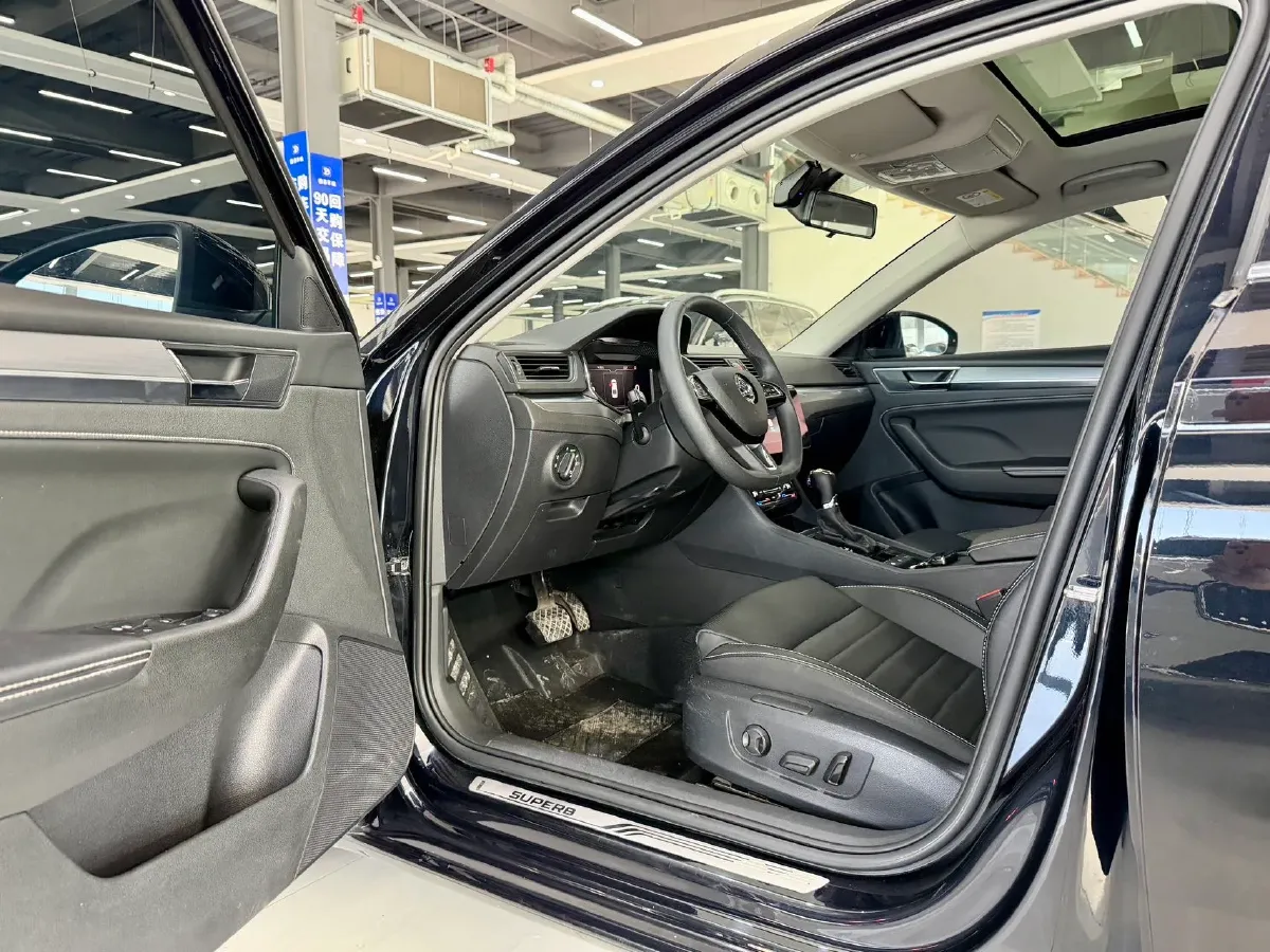 2022 Skoda Superb 1.4T 150HP L4 7DCT,autocango,china used car exporter,china ev exporter,chinese used car exporter,chinese used ev exporter