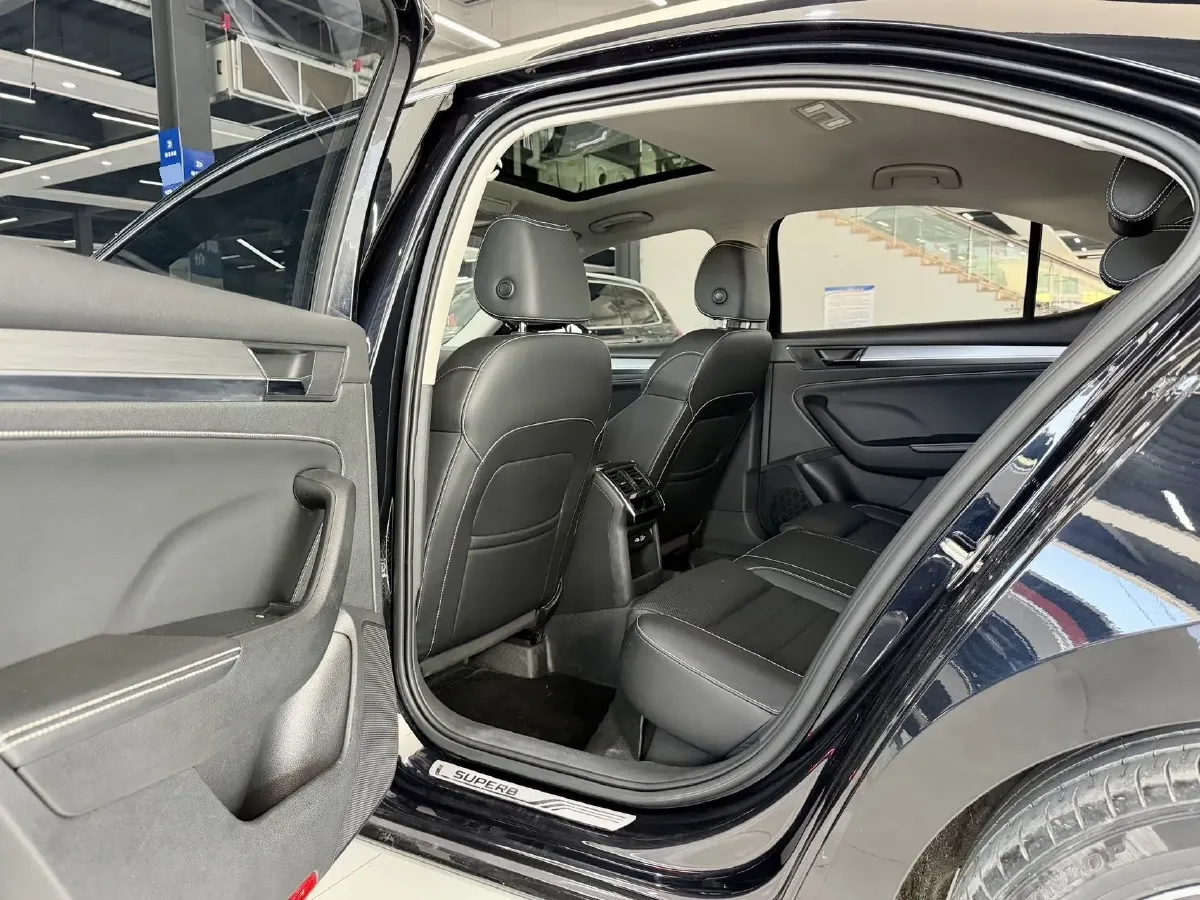 2022 Skoda Superb 1.4T 150HP L4 7DCT,autocango,china used car exporter,china ev exporter,chinese used car exporter,chinese used ev exporter