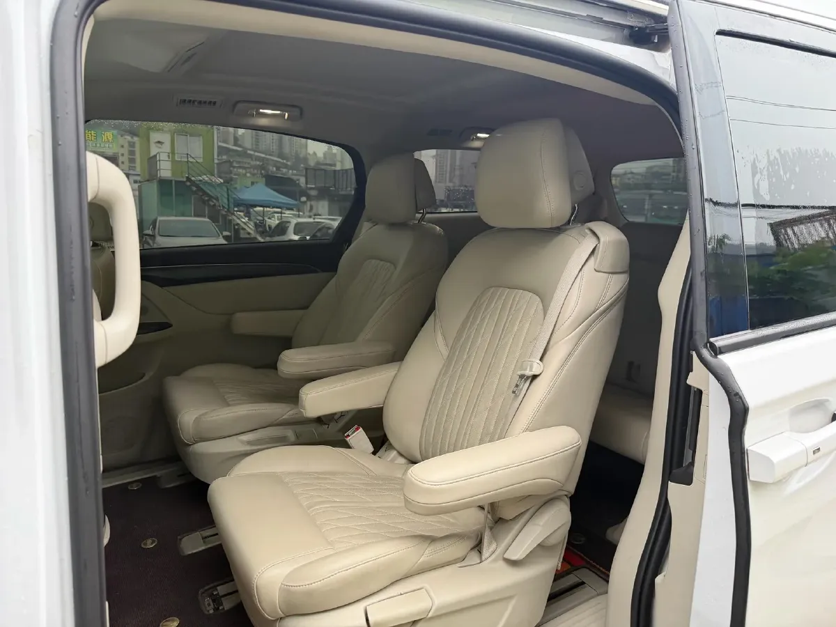 2023 Buick GL8 2.0T 237HP L4 9AT,autocango,china used car exporter,china ev exporter,chinese used car exporter,chinese used ev exporter