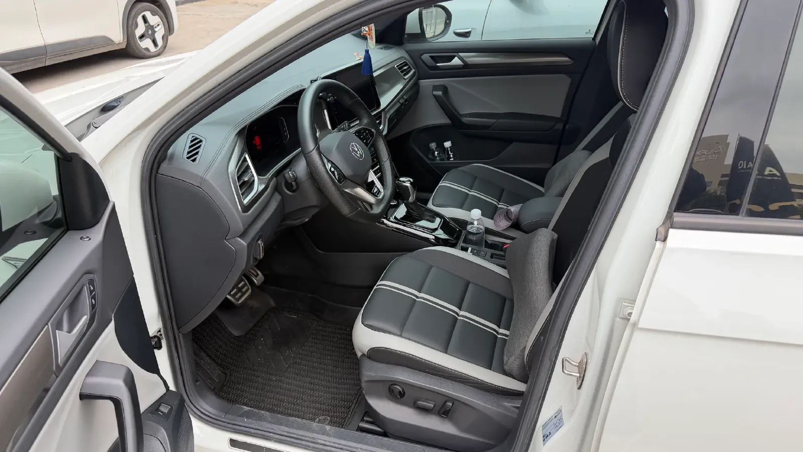 2023 Volkswagen T-Roc 1.5T 160HP L4 7DCT,autocango,china used car exporter,china ev exporter,chinese used car exporter,chinese used ev exporter