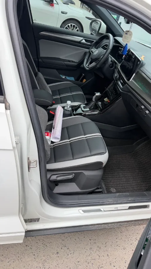 2023 Volkswagen T-Roc 1.5T 160HP L4 7DCT,autocango,china used car exporter,china ev exporter,chinese used car exporter,chinese used ev exporter