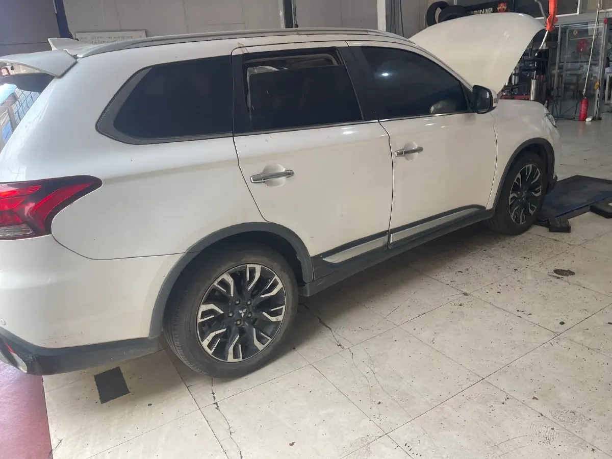 2019 Mitsubishi Outlander 2.4L 192HP L4 CVT,autocango,china used car exporter,china ev exporter,chinese used car exporter,chinese used ev exporter