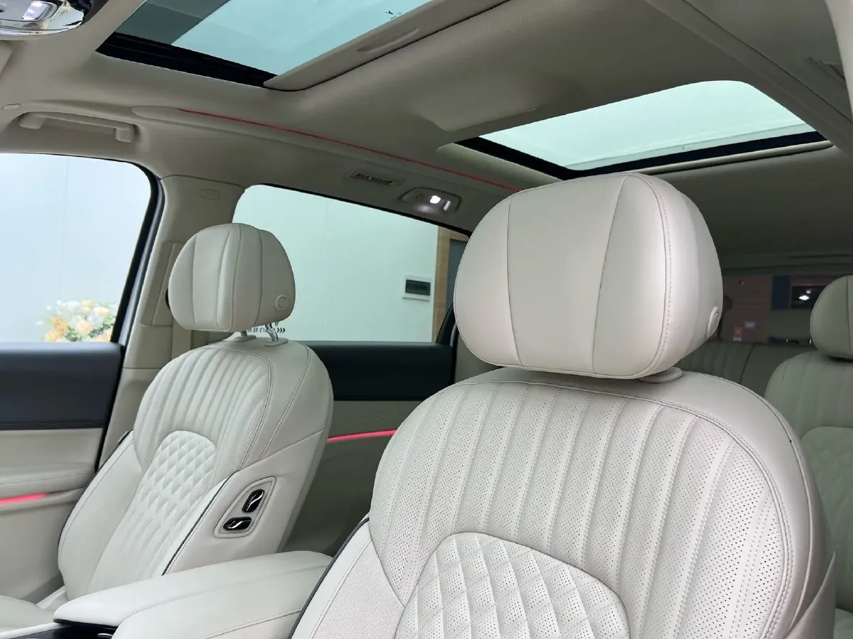 2022 Voyah Dream 1.5T 136HP L4 PHEV 25.57KWH,autocango,china used car exporter,china ev exporter,chinese used car exporter,chinese used ev exporter