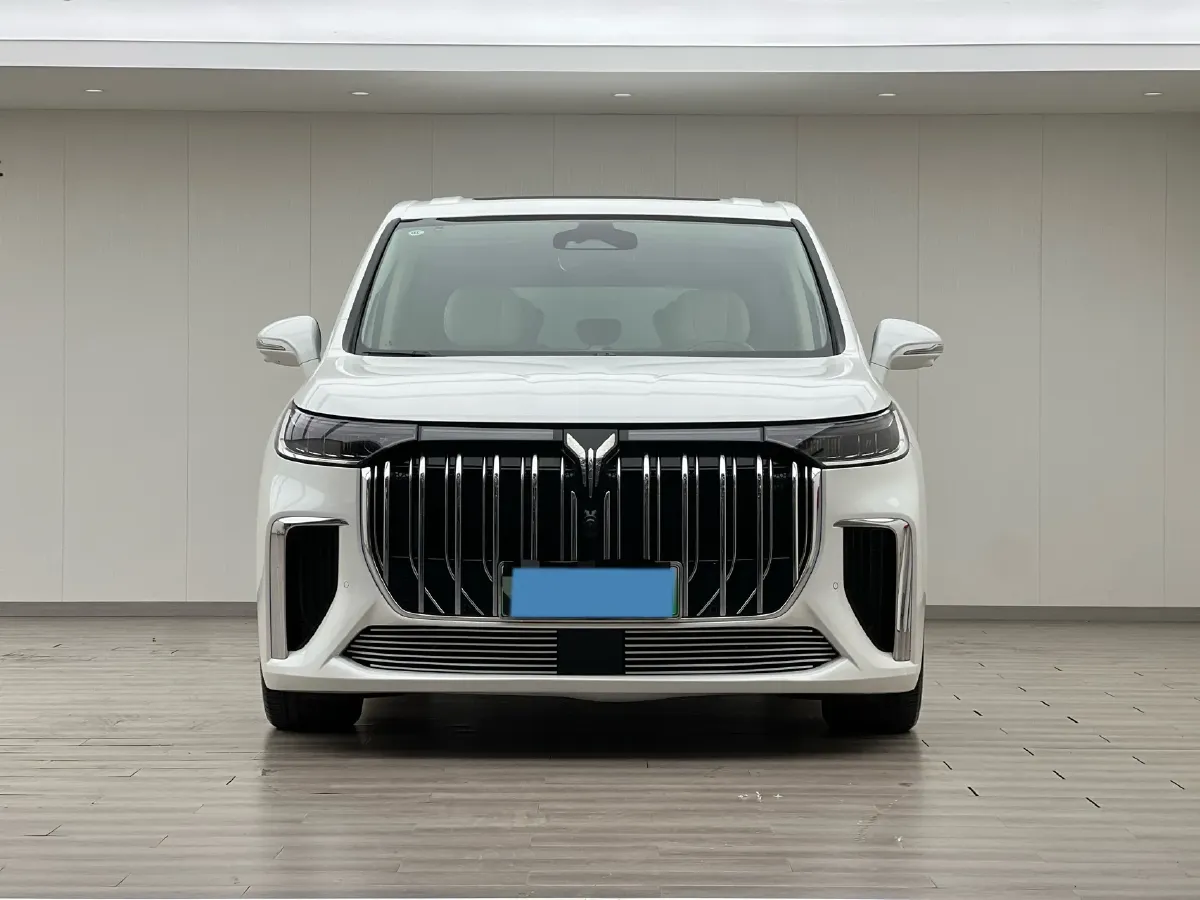 2022 Voyah Dream 1.5T 136HP L4 PHEV 25.57KWH,autocango,china used car exporter,china ev exporter,chinese used car exporter,chinese used ev exporter