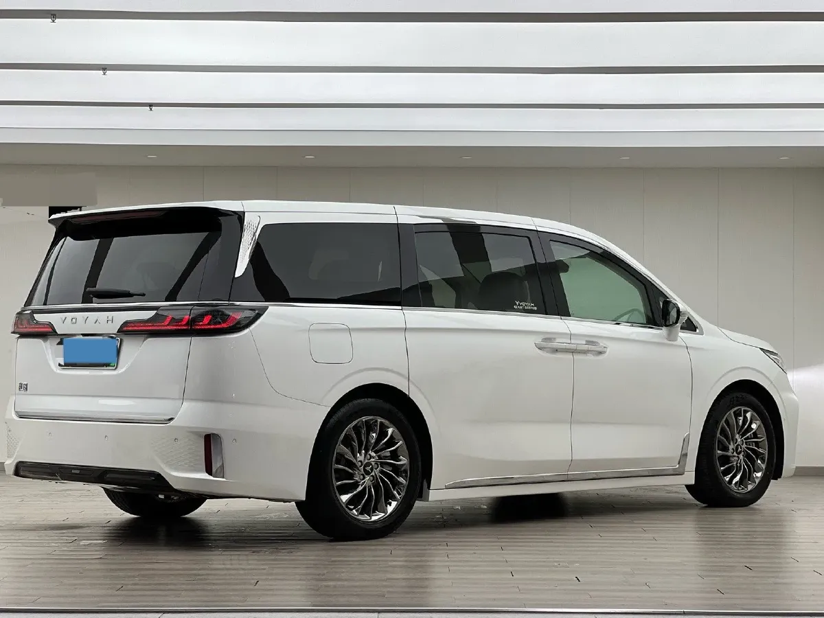 2022 Voyah Dream 1.5T 136HP L4 PHEV 25.57KWH,autocango,china used car exporter,china ev exporter,chinese used car exporter,chinese used ev exporter