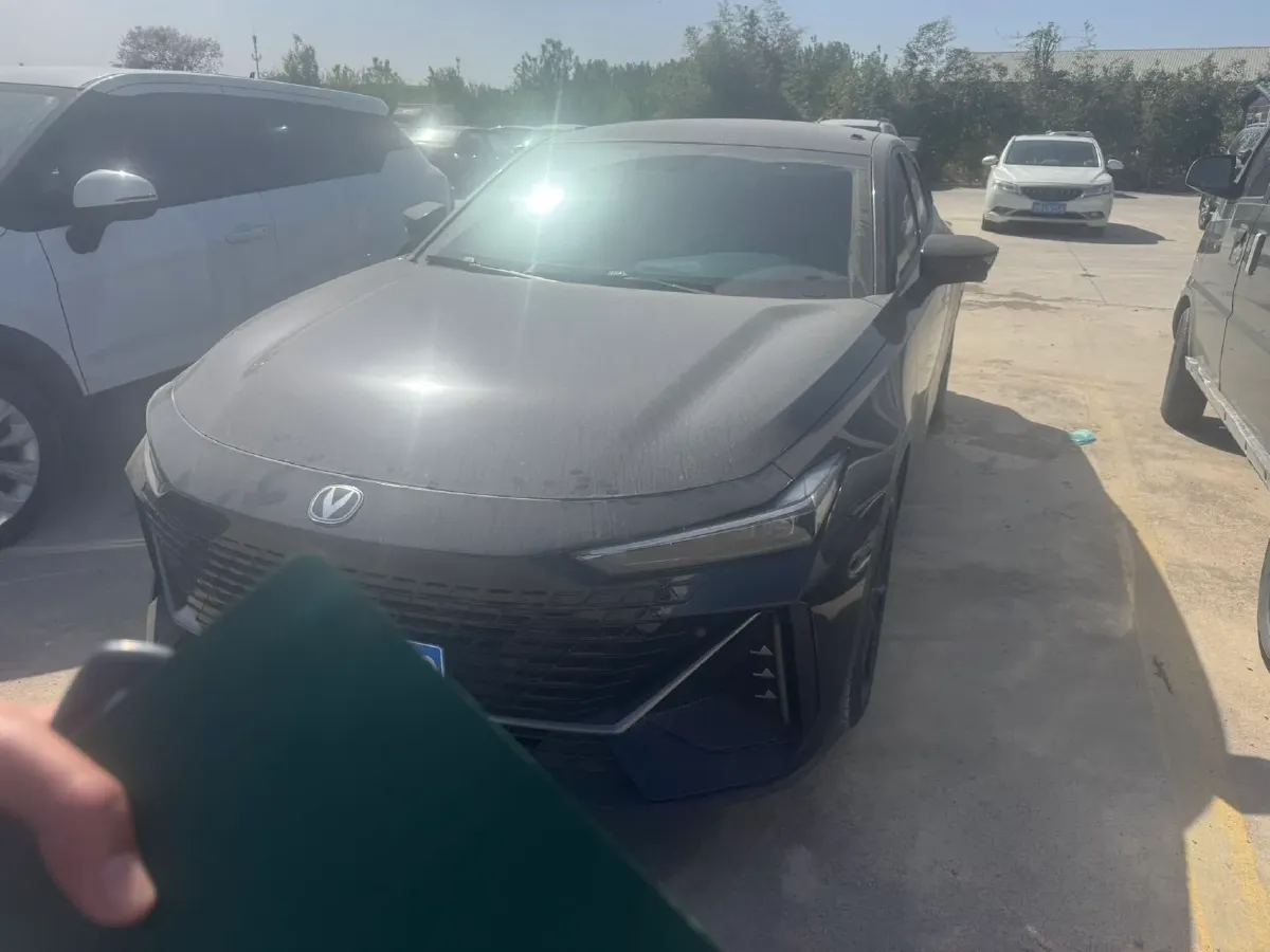 2022 ChangAn UNI-V 1.5T 188HP L4 7DCT,autocango,china used car exporter,china ev exporter,chinese used car exporter,chinese used ev exporter