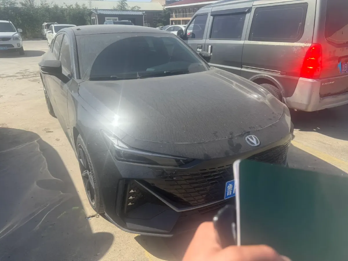 2022 ChangAn UNI-V 1.5T 188HP L4 7DCT,autocango,china used car exporter,china ev exporter,chinese used car exporter,chinese used ev exporter