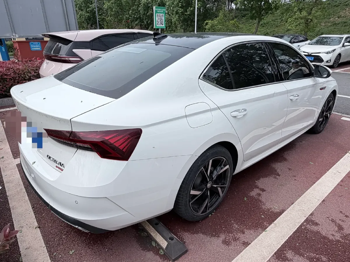2022 Skoda Octavia 1.4T 150HP L4 7DCT,autocango,china used car exporter,china ev exporter,chinese used car exporter,chinese used ev exporter