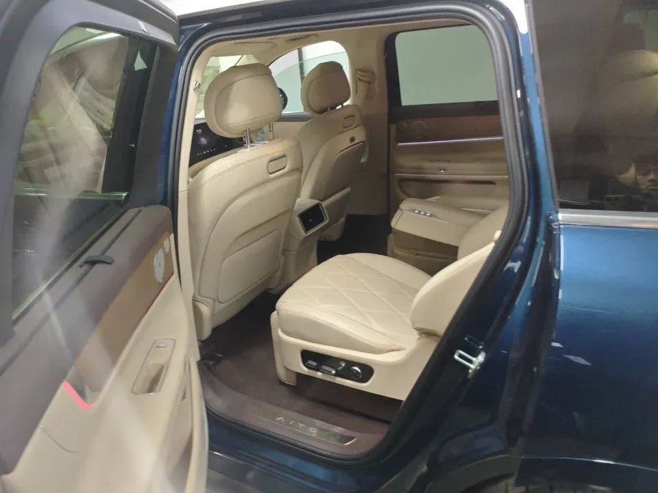 2025 AITO AITO M9 REEV 160HP REEV 52KWH,autocango,china used car exporter,china ev exporter,chinese used car exporter,chinese used ev exporter