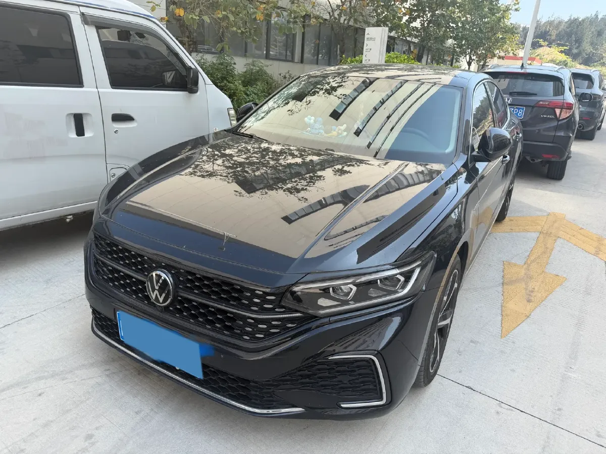 2023 Volkswagen Passat 2.0T 186HP L4 7DCT,autocango,china used car exporter,china ev exporter,chinese used car exporter,chinese used ev exporter