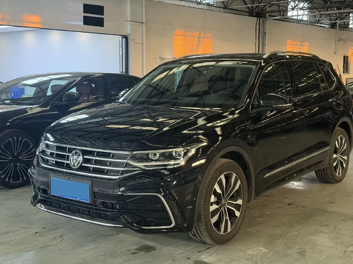 2025 Volkswagen Tiguan L 2.0T 186HP L4 7DCT,autocango,china used car exporter,china ev exporter,chinese used car exporter,chinese used ev exporter