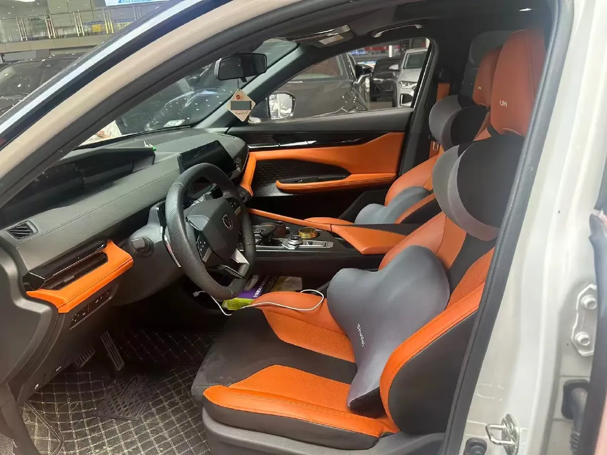 2023 ChangAn UNI-V 1.5T 188HP L4 7DCT,autocango,china used car exporter,china ev exporter,chinese used car exporter,chinese used ev exporter