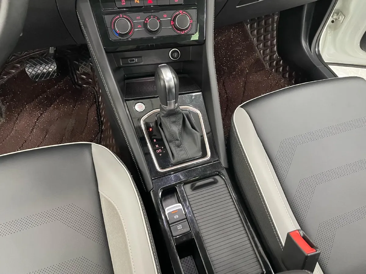 2022 Jetta VS7 1.4T 150HP L4 6AT,autocango,china used car exporter,china ev exporter,chinese used car exporter,chinese used ev exporter