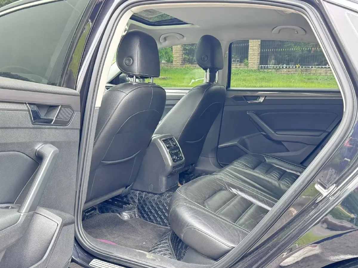 2017 Volkswagen Passat 1.8T 180HP L4 7DCT,autocango,china used car exporter,china ev exporter,chinese used car exporter,chinese used ev exporter