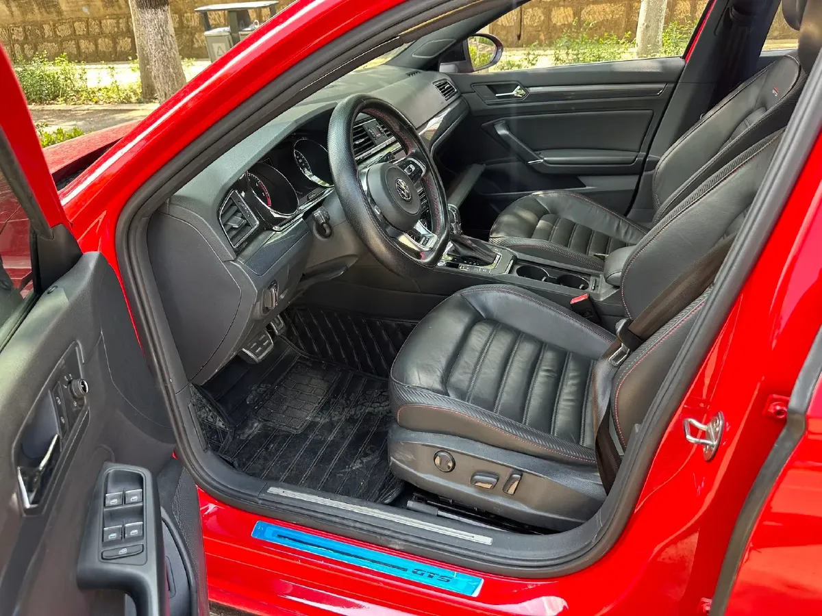 2017 Volkswagen Lamando 2.0T 220HP L4 7DCT,autocango,china used car exporter,china ev exporter,chinese used car exporter,chinese used ev exporter