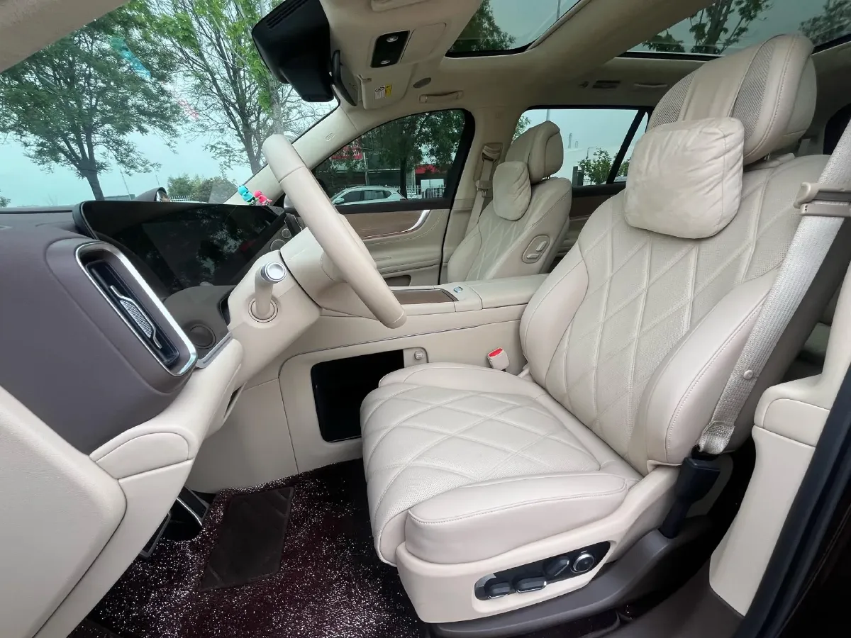 2025 AITO AITO M9 REEV 160HP REEV 52KWH,autocango,china used car exporter,china ev exporter,chinese used car exporter,chinese used ev exporter