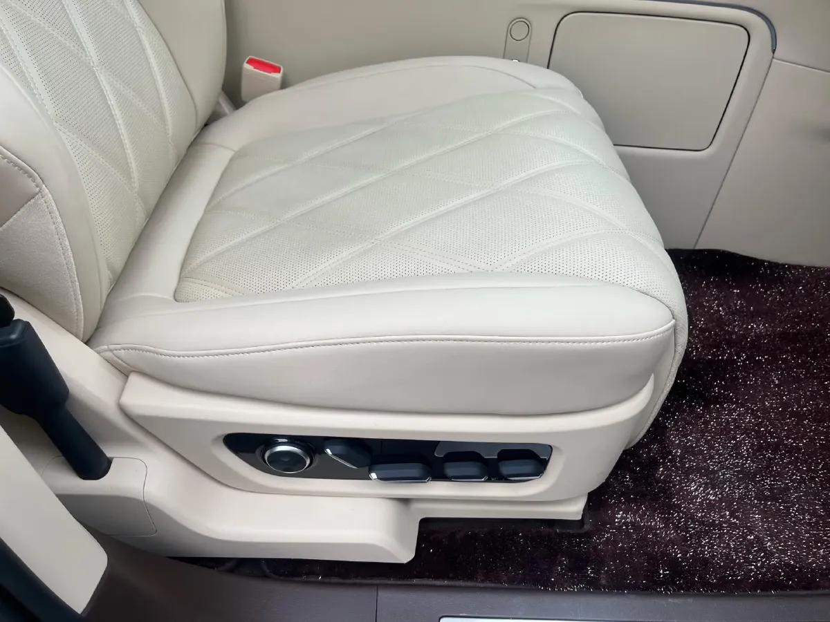 2025 AITO AITO M9 REEV 160HP REEV 52KWH,autocango,china used car exporter,china ev exporter,chinese used car exporter,chinese used ev exporter