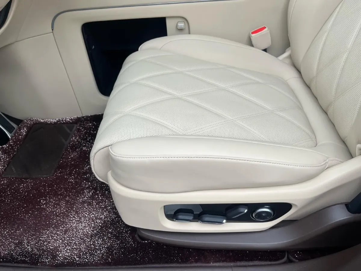 2025 AITO AITO M9 REEV 160HP REEV 52KWH,autocango,china used car exporter,china ev exporter,chinese used car exporter,chinese used ev exporter