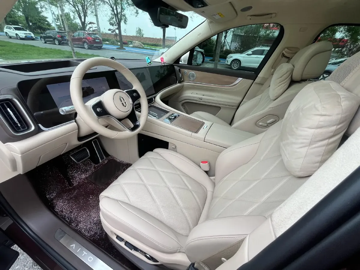 2025 AITO AITO M9 REEV 160HP REEV 52KWH,autocango,china used car exporter,china ev exporter,chinese used car exporter,chinese used ev exporter