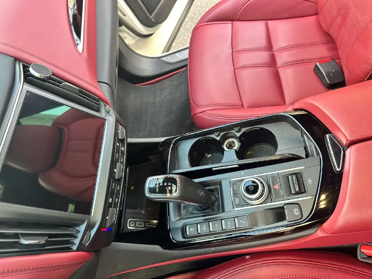 2021 Maserati Levante 3.0T 350HP V6 8AT,autocango,china used car exporter,china ev exporter,chinese used car exporter,chinese used ev exporter