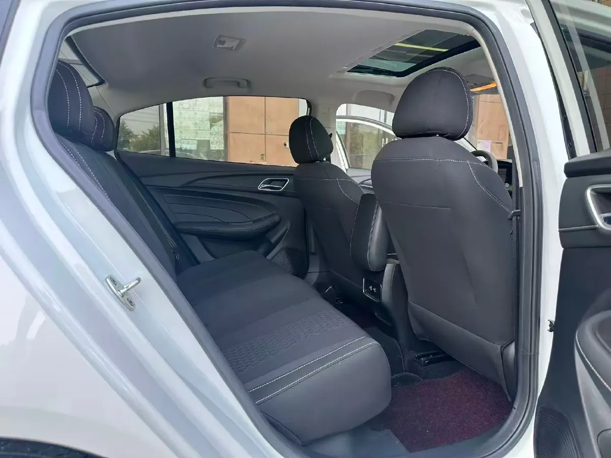 2020 Roewe i5 1.5L 120HP L4 CVT,autocango,china used car exporter,china ev exporter,chinese used car exporter,chinese used ev exporter