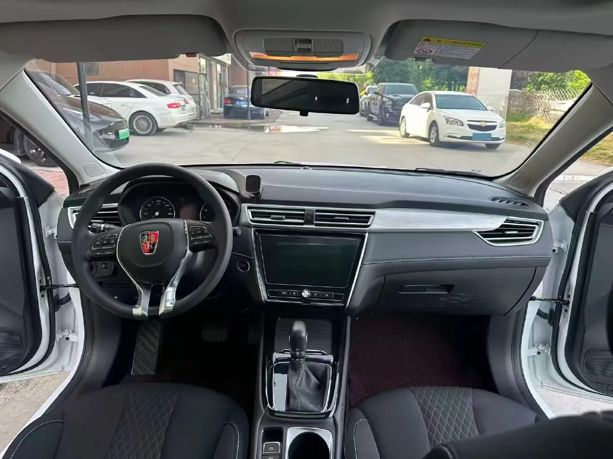 2020 Roewe i5 1.5L 120HP L4 CVT,autocango,china used car exporter,china ev exporter,chinese used car exporter,chinese used ev exporter