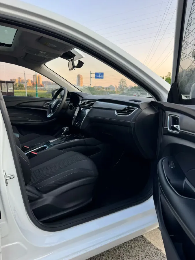 2019 Roewe i5 1.5L 120HP L4 CVT,autocango,china used car exporter,china ev exporter,chinese used car exporter,chinese used ev exporter