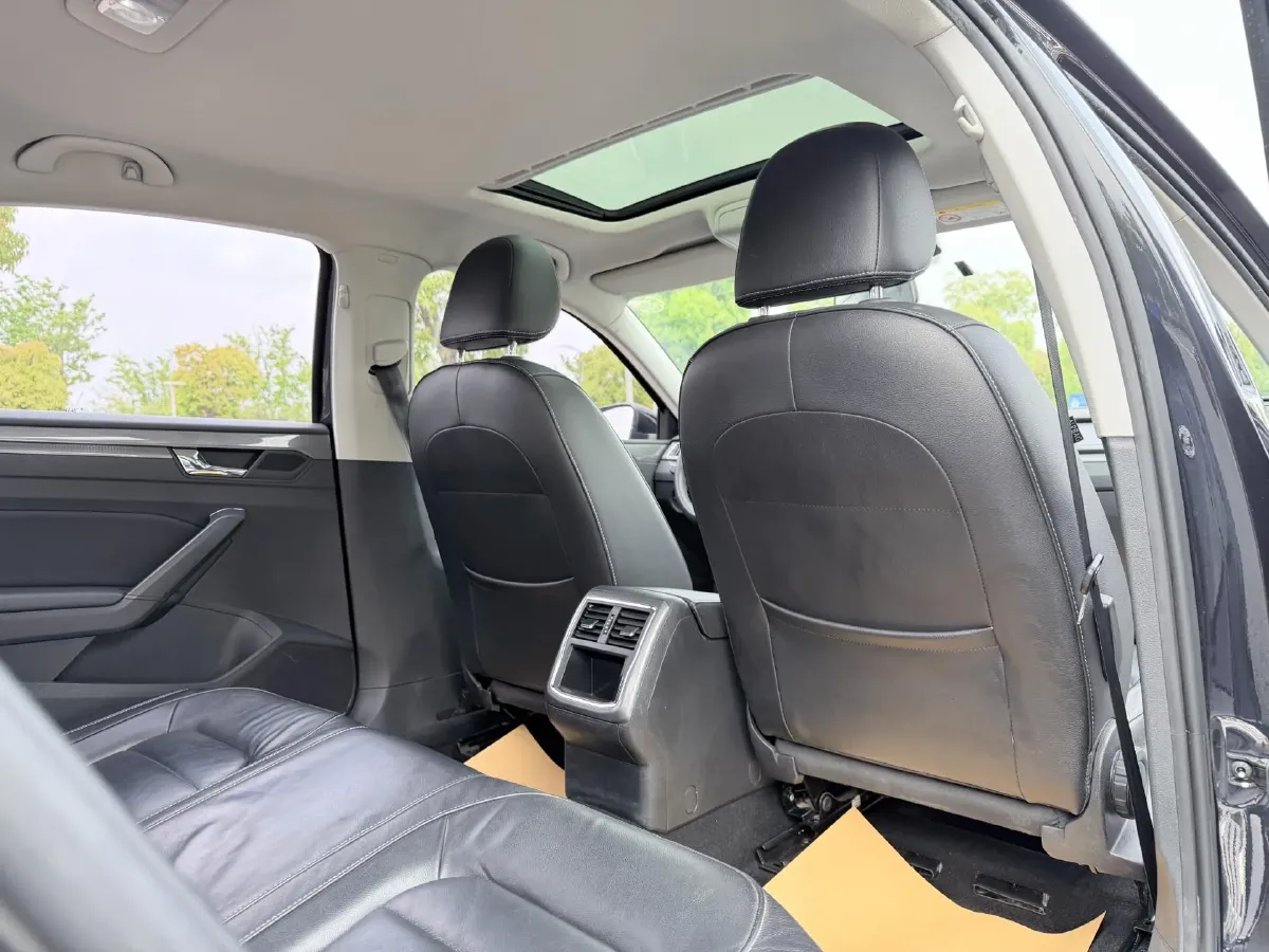 2017 Volkswagen Passat 1.8T 180HP L4 7DCT,autocango,china used car exporter,china ev exporter,chinese used car exporter,chinese used ev exporter