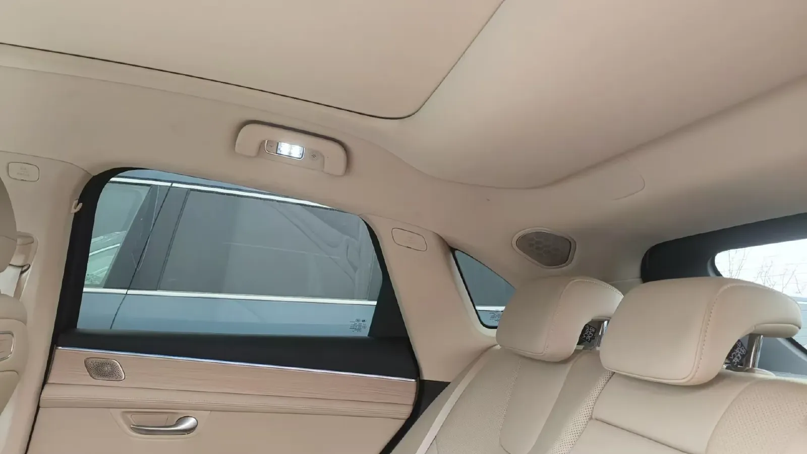 2025 AITO AITO M5 1.5T 152HP L4 REEV 42KWH,autocango,china used car exporter,china ev exporter,chinese used car exporter,chinese used ev exporter