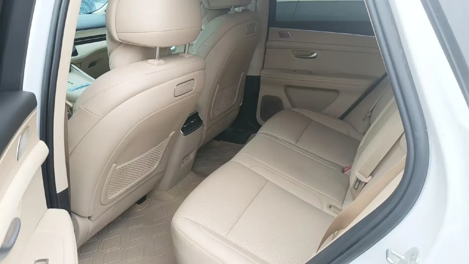 2025 AITO AITO M5 1.5T 152HP L4 REEV 42KWH,autocango,china used car exporter,china ev exporter,chinese used car exporter,chinese used ev exporter