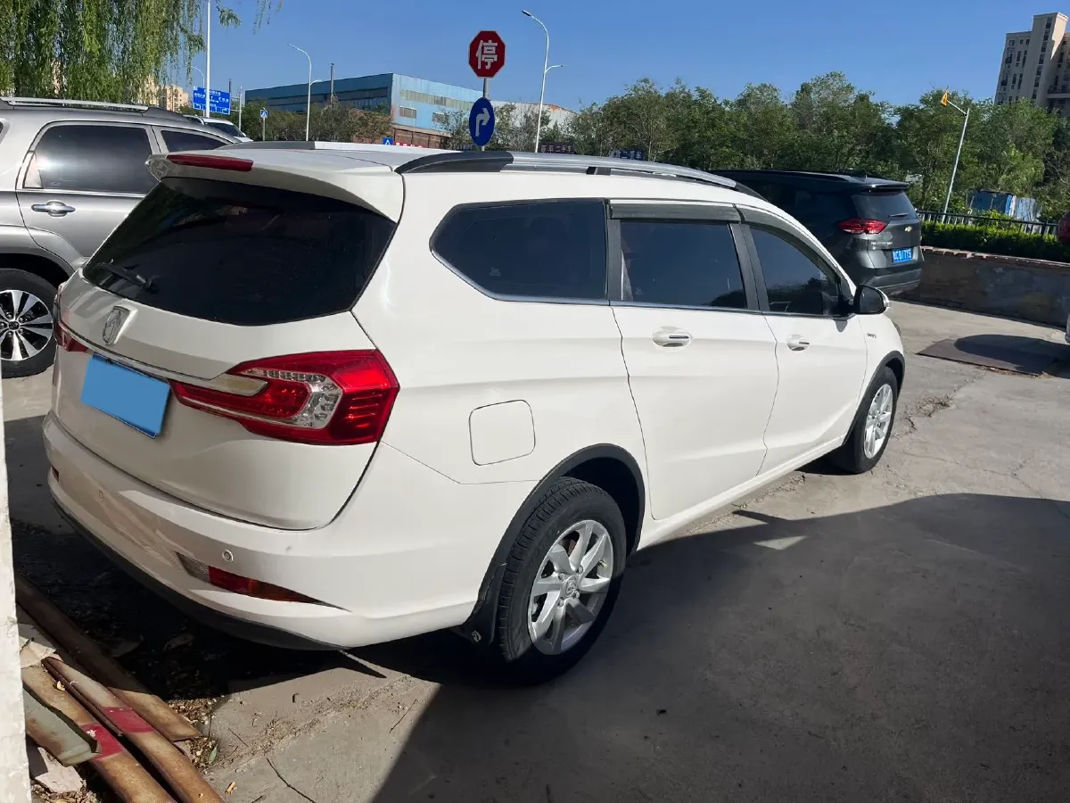 2017 BaoJun 310W 1.5L 112HP L4 6MT,autocango,china used car exporter,china ev exporter,chinese used car exporter,chinese used ev exporter